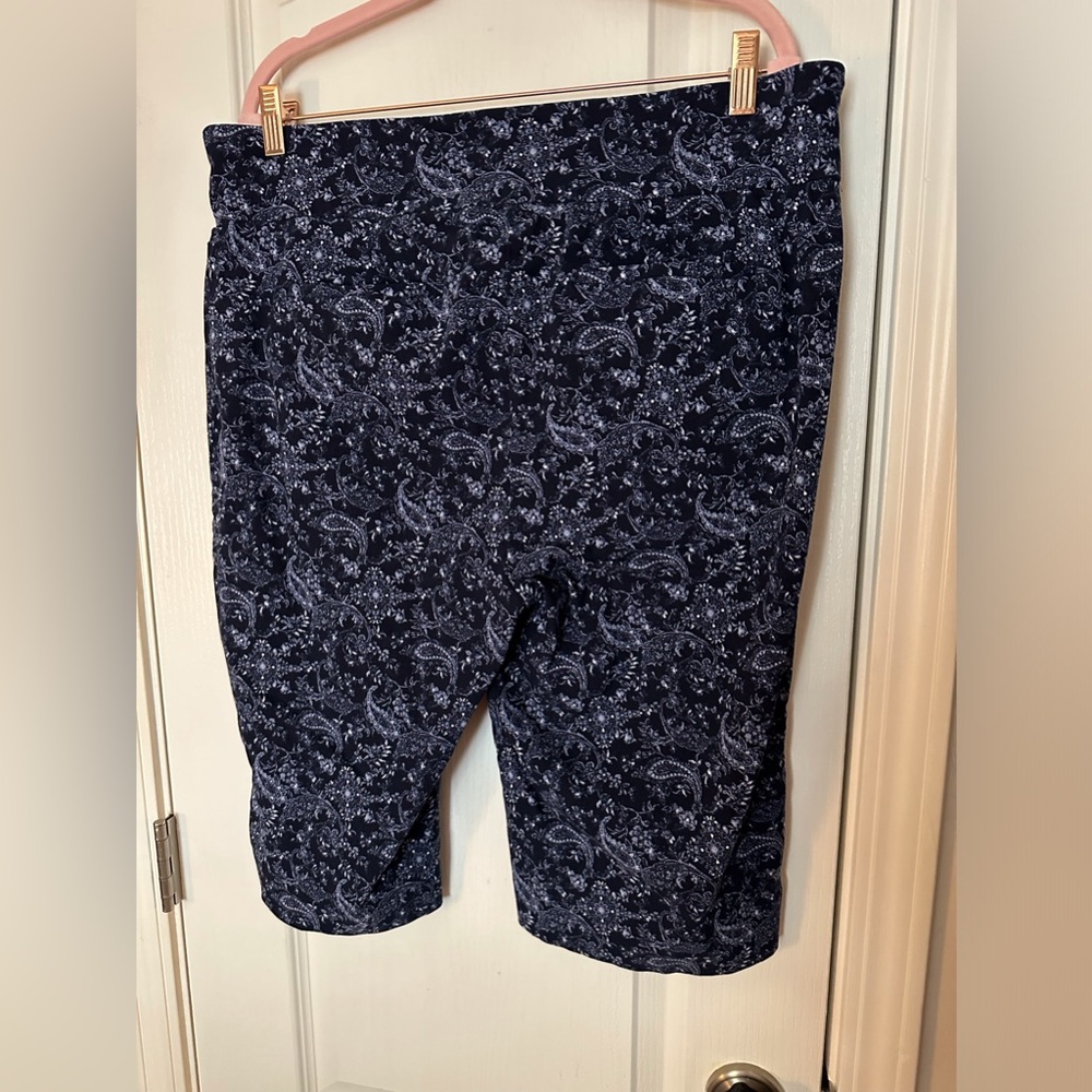 Briggs 16W Navy Blue Paisley Bermuda Shorts